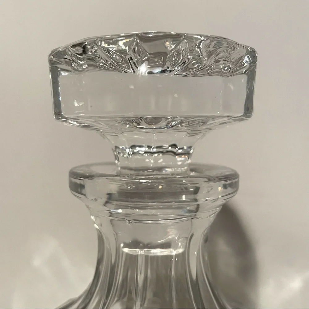 VTG Aberdeen Berkshire Crystal Decanter by Godinger, Cut Crystal (36 oz.) - Picture 3 of 9